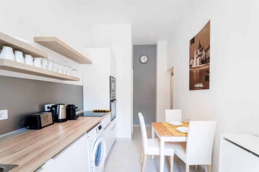Hi-Bp Sunny Home Apartments In The Heart Of Budapest Esterno foto