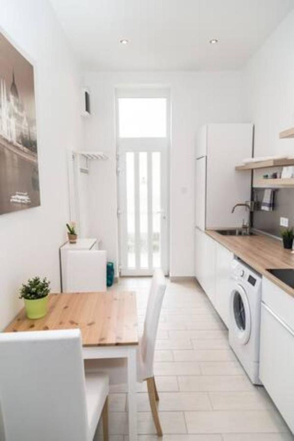 Hi-Bp Sunny Home Apartments In The Heart Of Budapest Esterno foto