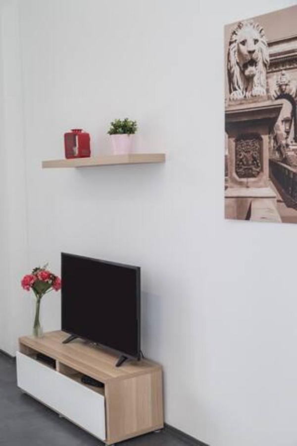 Hi-Bp Sunny Home Apartments In The Heart Of Budapest Esterno foto